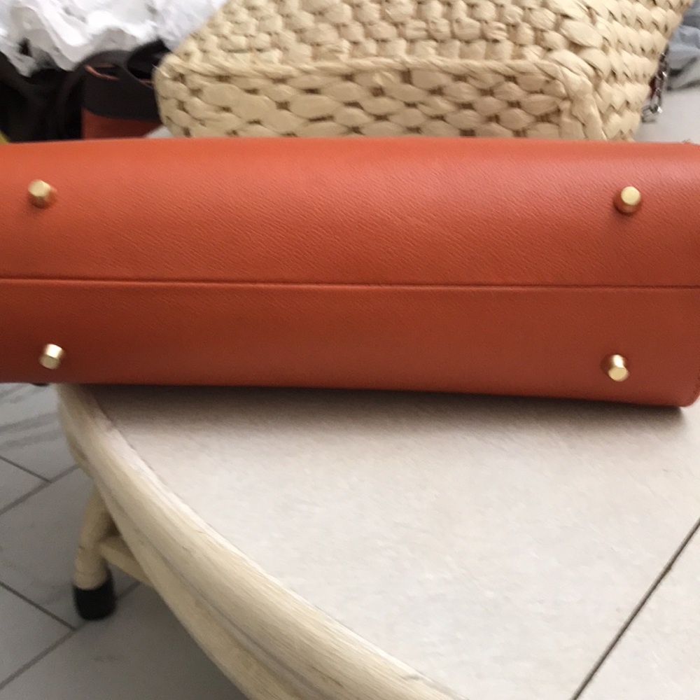 Divina Fireeze leather structured beautiful purse. - Picture 5 of 12
